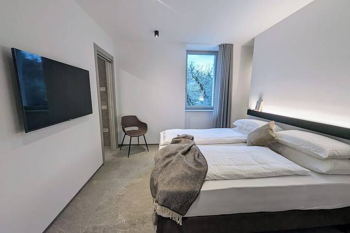 Appartement entier, At 5 min from the center Three-room apartment with large balcony and swimming pool in Riva del Garda, Montagnes autour du lac de Garde