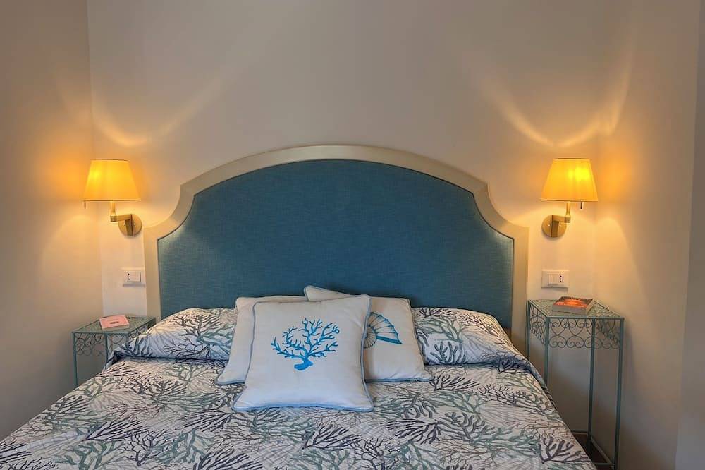 Exclusive with big garden, view on Molara Island, walking distance from the sea in Punta Molara, San Teodoro