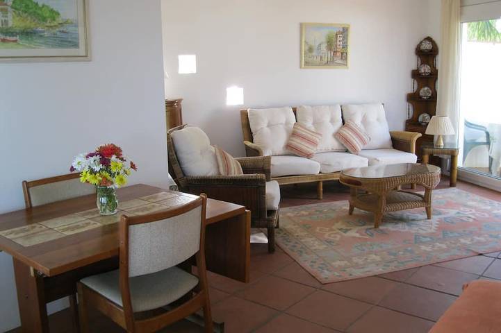 L'Annexe. Tranquille bungalow / gîte dans les collines au-dessus de Begur avec une vue imprenable in Begur, Costa Brava