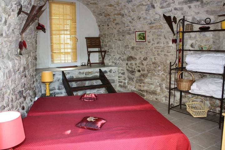 Maison d’hôte pour 2 personnes, avec terrasse et piscine à Grospierres - 2