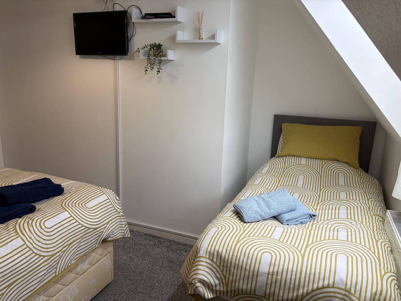 Sleeps 5 pet friendly, Enclosed garden, Parking in Hereford, Herefordshire