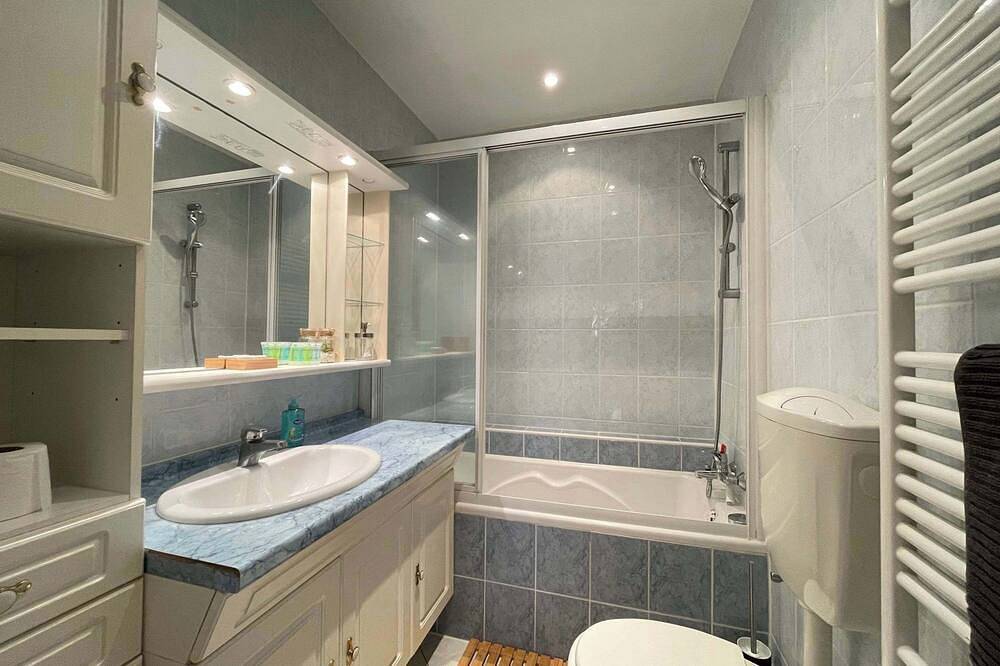 Entire apartment, 1st Central 2 Br w/ Living room + 5mn from Basel in Saint-Louis, Mulhouse region