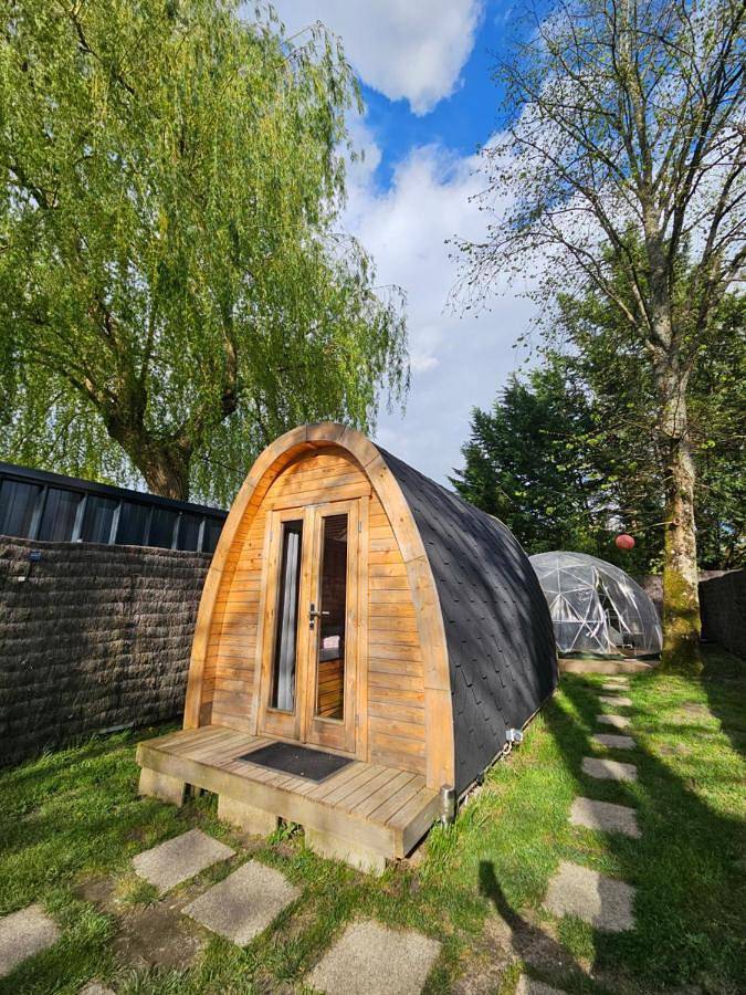 Tente pour 4 personnes, avec Jacuzzi et Jardin