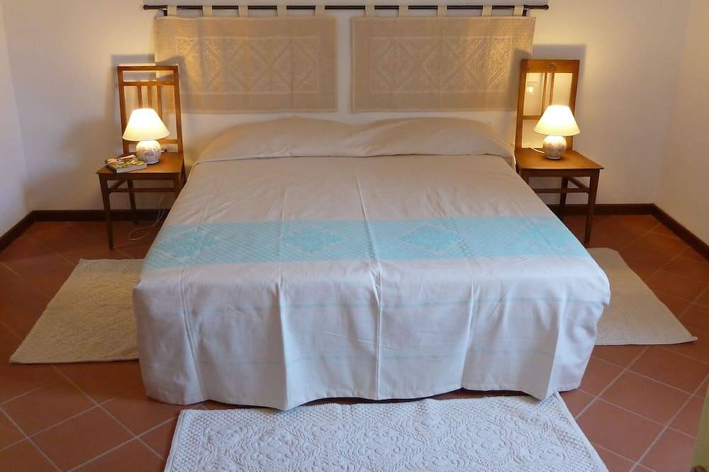 Charming house with beautiful garden, close to the beach. Free Wifi! in Riola Sardo, Stagno di Càbras