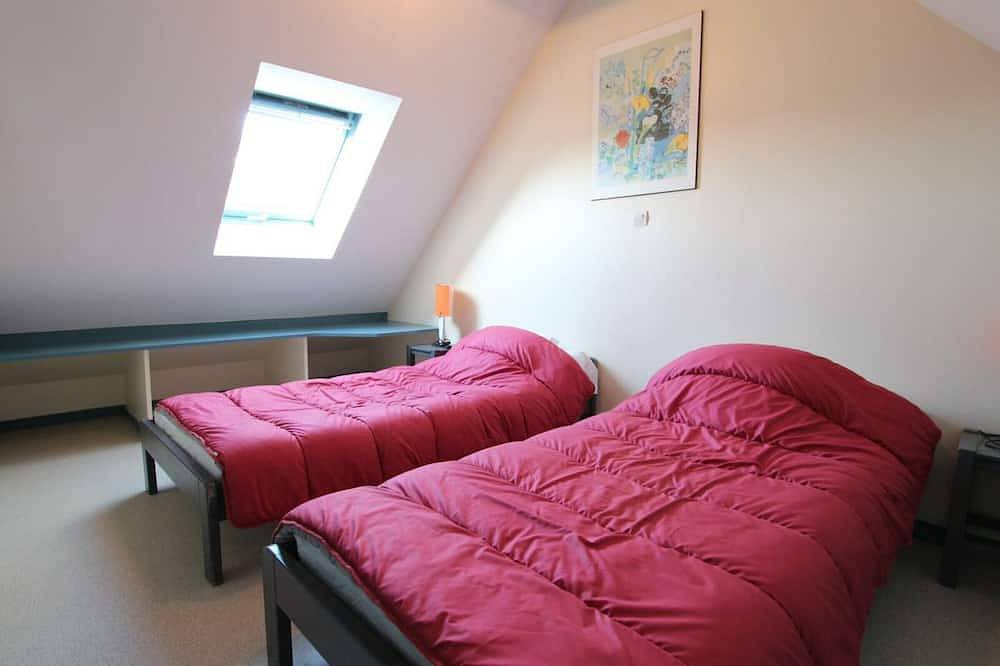 Charming Cottage by the Sea: Pet-Friendly, Sports Facilities, Wi-Fi, Near Surf Beach! in Siouville-Hague, Côte de la Déroute