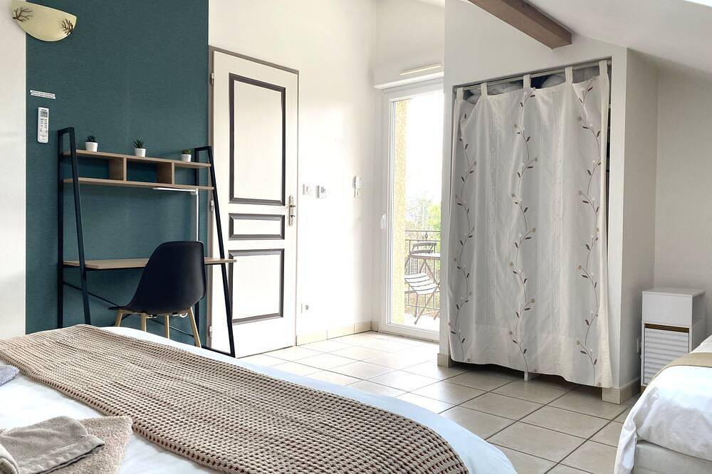 Entire apartment, Apartment Tangara with balcony in Lagnieu, Belley