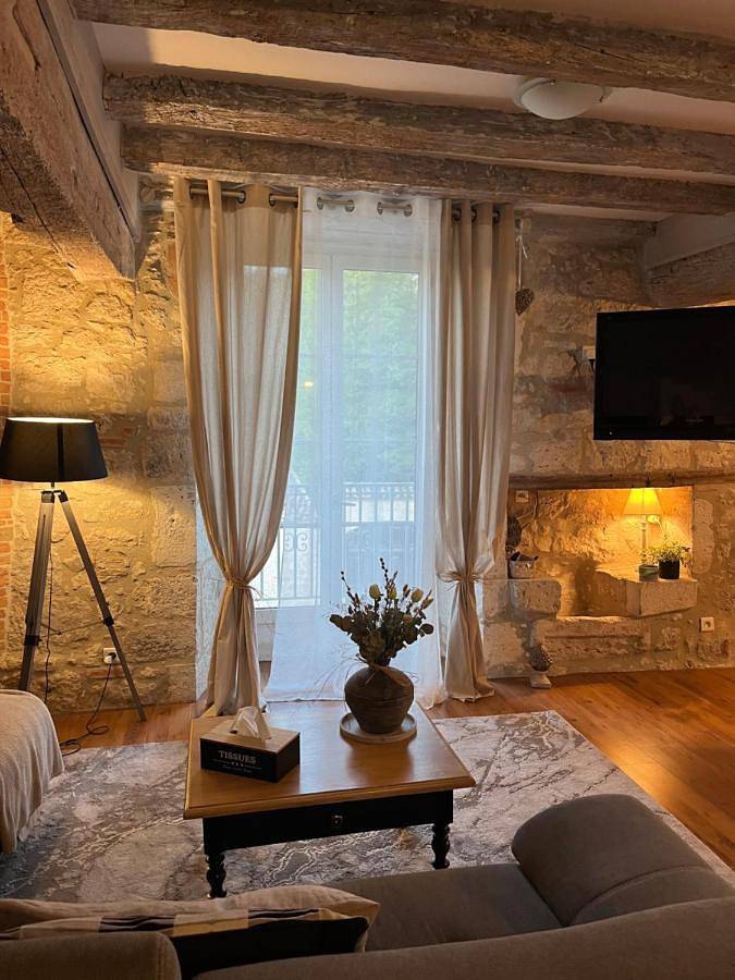 Gîte pour 5 personnes, avec Jacuzzi et Vue à Saint-Maurin