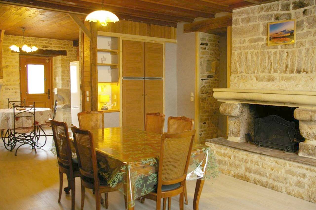 Gite au Chalet in Laferté-sur-Aube, Haute-Marne