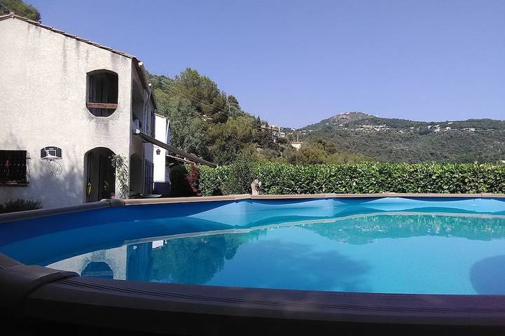 Location de vacances pour 6 personnes, avec Terrasse et Jardin à Tourrette-Levens