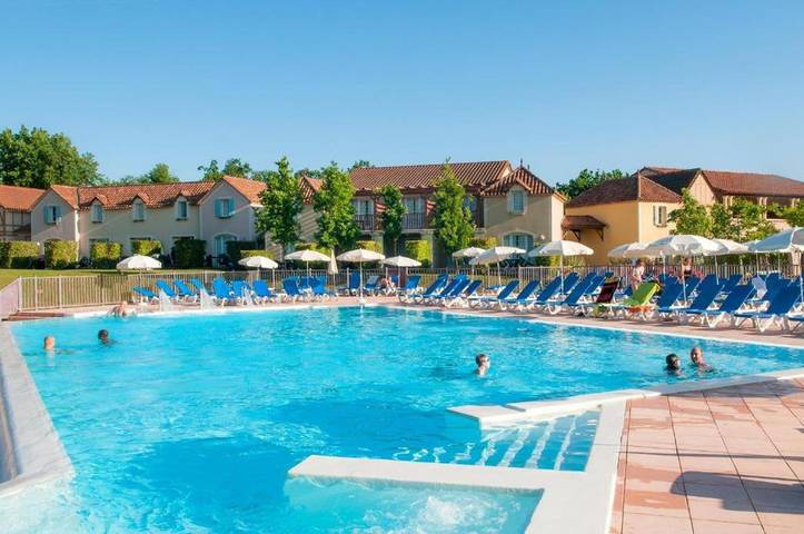 Appartement de vacances pour 4 personnes, avec piscine ainsi que vue et jardin