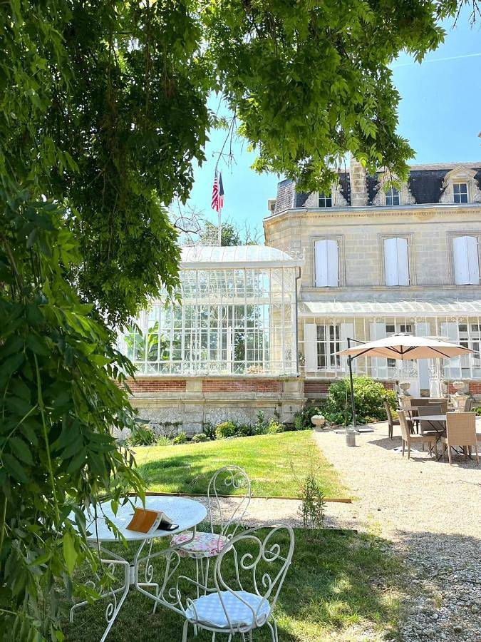 Location de vacances pour 3 personnes, avec piscine et jardin ainsi que terrasse et vue à Gensac - 2