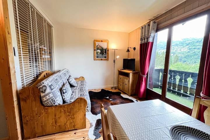 Studio pour 4 personnes, avec balcon ainsi que piscine et jardin, adapté aux familles