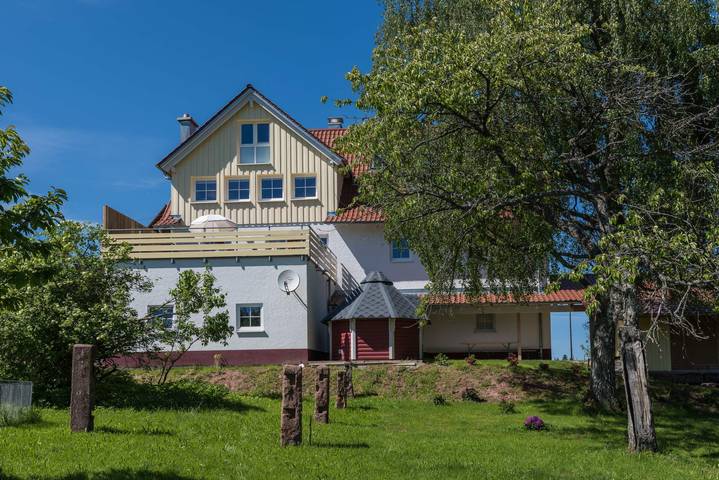Ferienhaus für 20 Personen, mit Terrasse und Whirlpool sowie Garten und Sauna in Seewald
