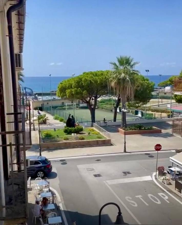 Casa vacanza per 4 persone, con panorama e terrazza, con animali domestici in Cittadella del Capo