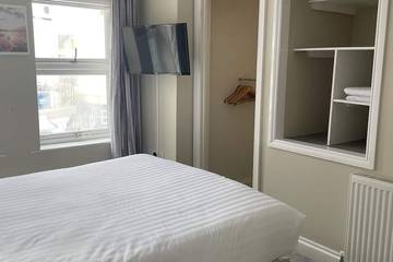 Holiday Home for 4 People in Bournemouth, South West England, Photo 3