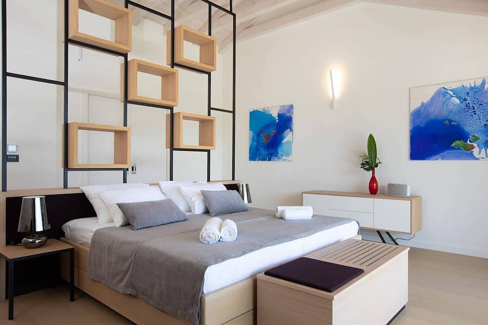 Villa Jadranka | Seafront | Heated Infinity Pool | Short Walk to Cavtat in Cavtat, Cavtat (Dalmatia)