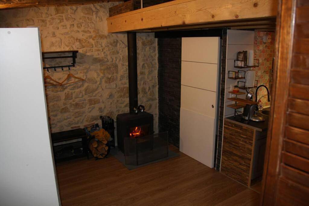Appartement entier, Le Portougais, chalet à Chanaz, la petite Venise savoyarde in Chanaz, Région de Chambéry