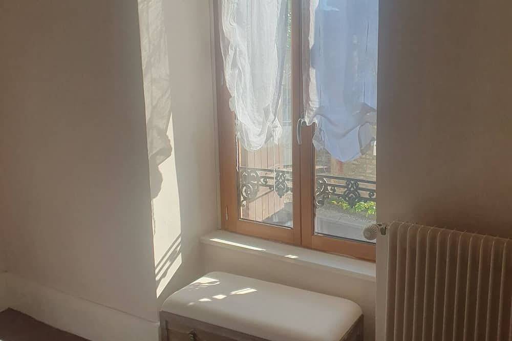 Private, recently renovated 2 bedroom 2 bedroom home in Mellecey - Burgundy in Mellecey, Région de Chalon-sur-Saône