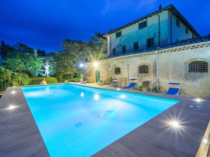 Ferienhaus für 14 Personen, mit Terrasse und Seeblick sowie Garten und Pool