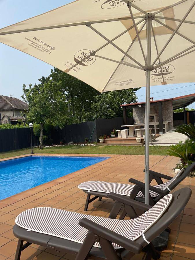 Apartamento para 8 personas, con piscina además de vistas y jardín, Se admiten mascotas en Arbo