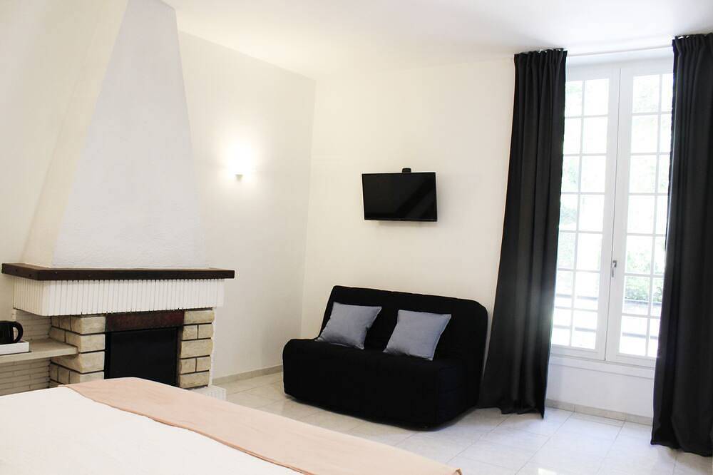 Peaceful, spacious and ideally located for family vacation.  in La Colle-sur-Loup, Region de Cannes