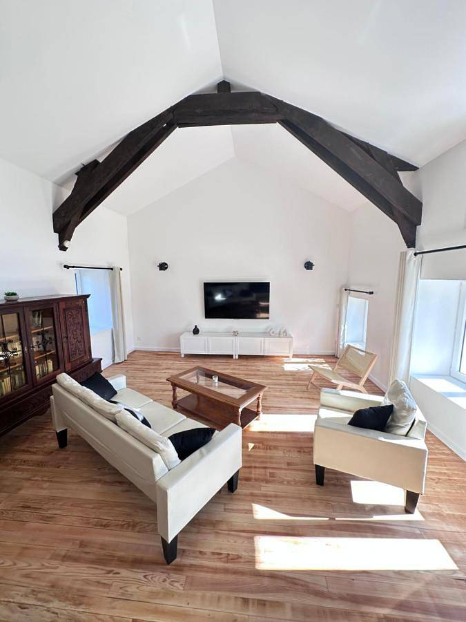 Gîte pour 6 personnes, avec jardin et vue ainsi que piscine et sauna, adapté aux familles à Saint-Just (Aquitaine)