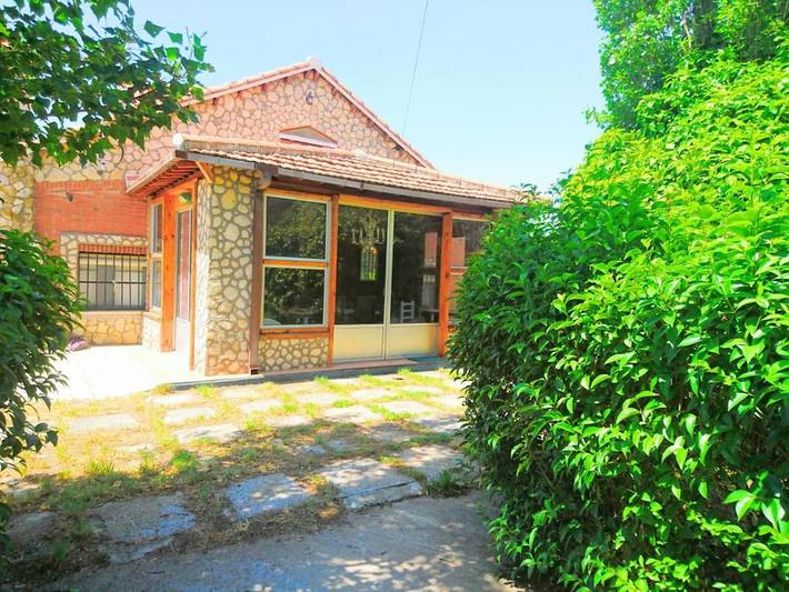 Casa rural para 9 personas, con vistas además de jardín y piscina, Se admiten mascotas en Pollos