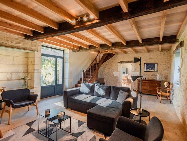 Location de vacances pour 7 personnes, avec terrasse ainsi que jardin et piscine à Champagne-et-Fontaine - 3