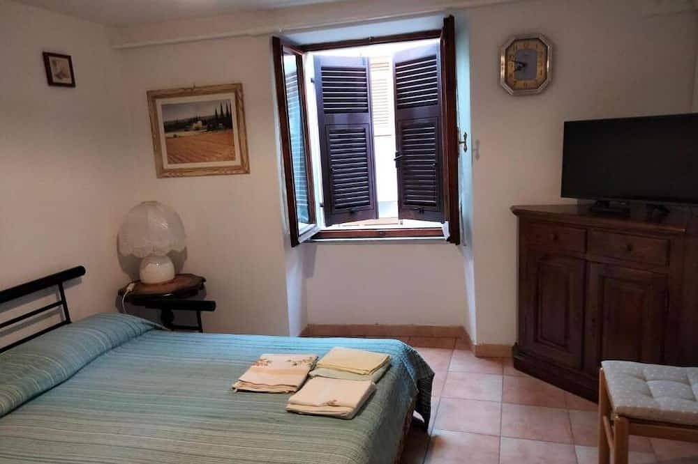 Grandma's House - Double Room with Private Bathroom in Casola in Lunigiana, Parco Regionale delle Alpi Apuane