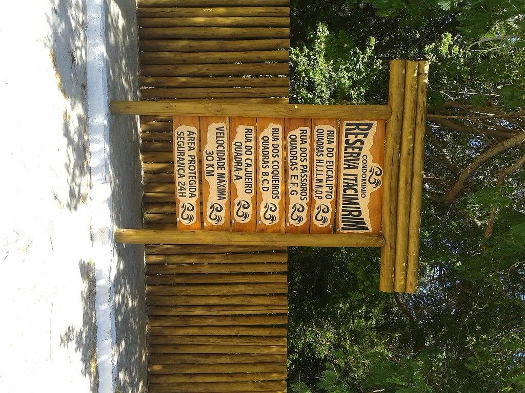 Schönes Haus, 4 Schlafzimmer, 3 Suiten, alle mit Klimaanlage, Pool, 800 m vom Meer entfernt in Camaçari, Linha Verde