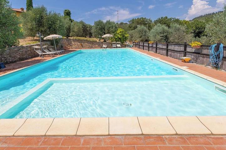 Ganze Wohnung, Schöne Wohnung mit  W-Lan, Pool, Klimaanlage, Innenhof, Haustiere erlaubt und Panoramablick in Campiglia Marittima, Etruskische Küste