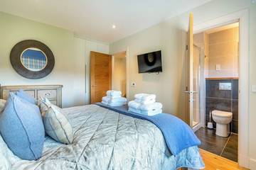 Log Cabin for 6 People in Falkirk, Scotland, Photo 2