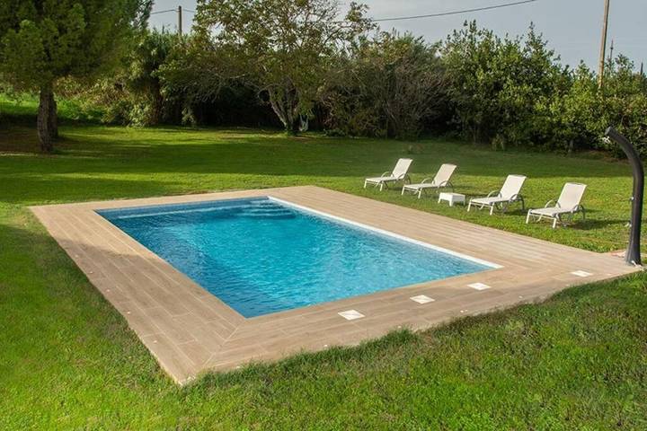 Casa rural para 22 personas, con Balcón y Terraza además de Jardín y Piscina en Rupiá