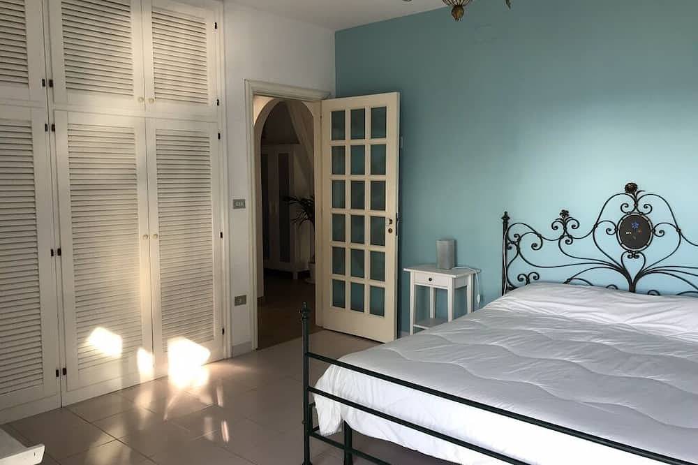 Salento, élégante villa, immergée dans une pinède à 50 mètres de la plage in Lido Silvana, Pulsano
