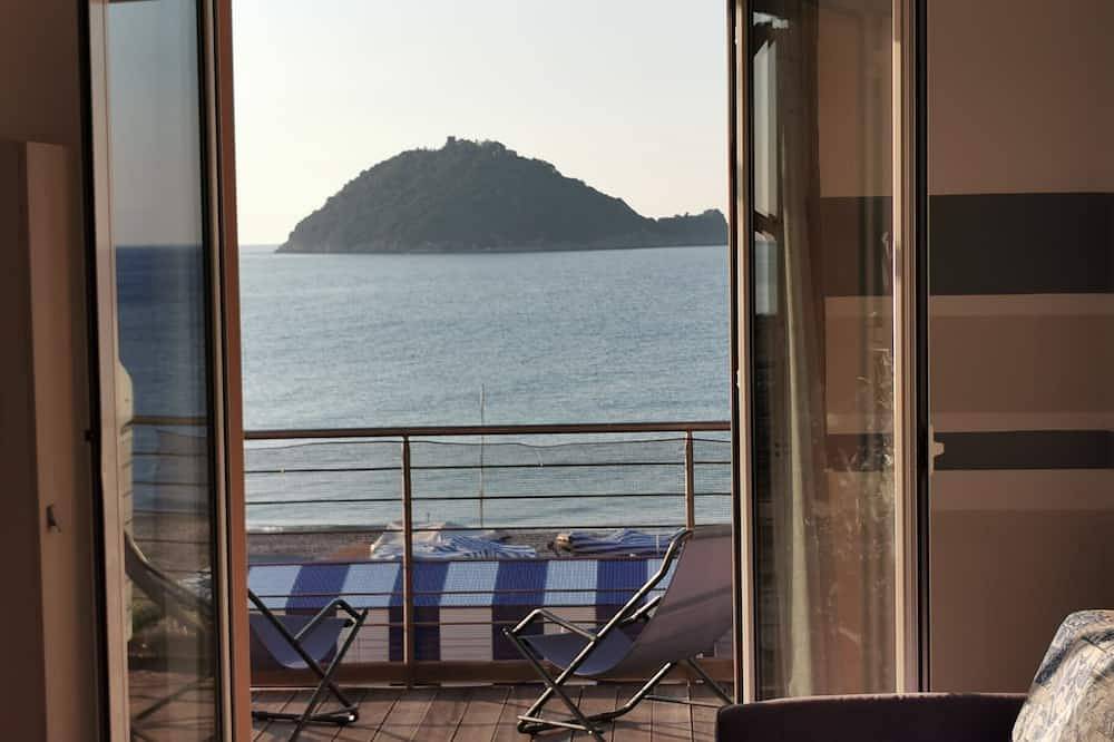 Entire apartment, Two-Room Apartment New Sea View Gallinara Island Directly On The Beach in Albenga, Riviera di Ponente