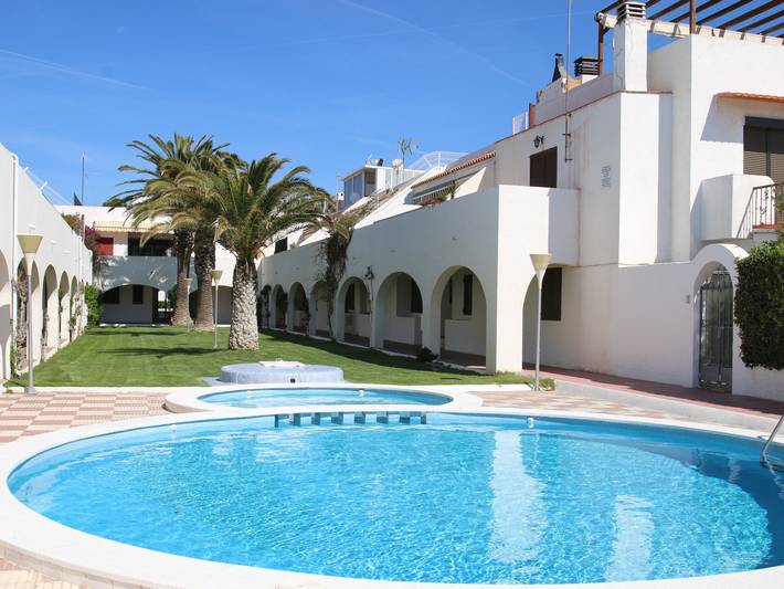 Apartamento para 4 personas, con terraza y piscina, Se admiten mascotas en Parque de Montroig