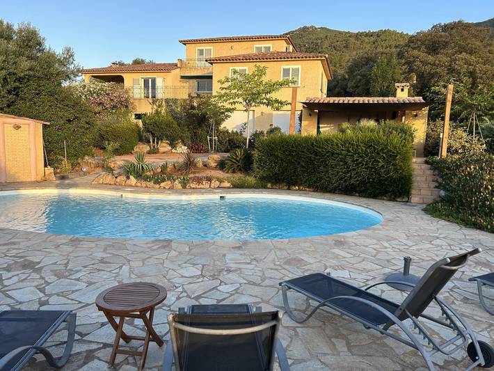 Gîte für 6 Personen, mit Terrasse und Pool sowie Garten