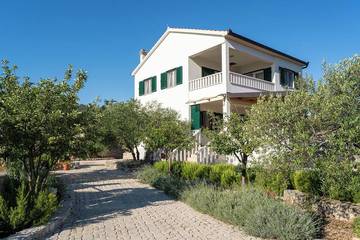 Villa for 6 People in Marina, Split-Dalmatia, Photo 1