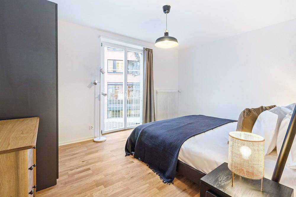 Ganze Wohnung, Sunny Oerlikon 3.5 Room w/ Balcony, 1min to Train Station, by Blueground in Zürich, Zürich Voralpen