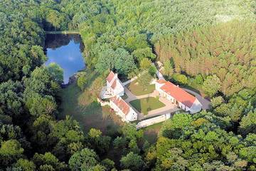 Chambre d’hôte pour 2 personnes, avec sauna et piscine ainsi que vue sur le lac et jardin dans Indre