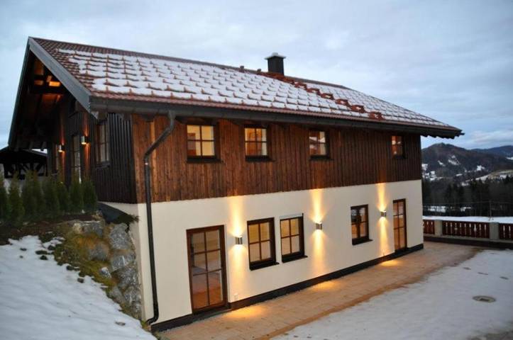 Hütte für 10 Personen, mit Balkon und Whirlpool sowie Terrasse und Garten in Steibis