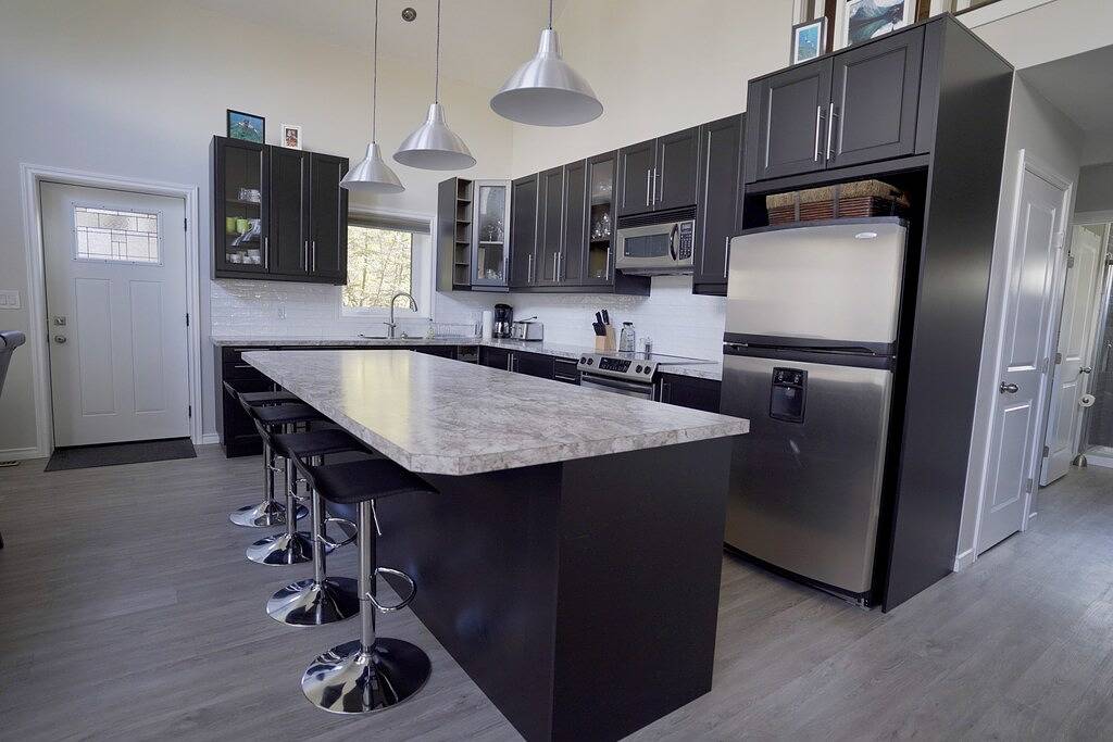 Einen halben Block vom Strand entfernt, ruhiges Ferienhausviertel in Sylvan Lake