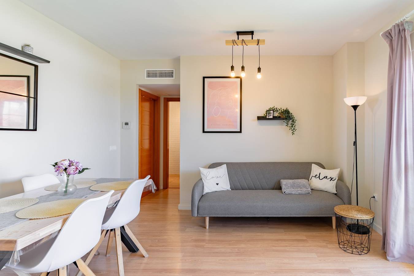 Entire apartment, Apartment 'Sea Views - 2 Bedrooms' with Shared Pool, Wi-Fi and Air Conditioning in Arroyo de La Miel, Benalmádena