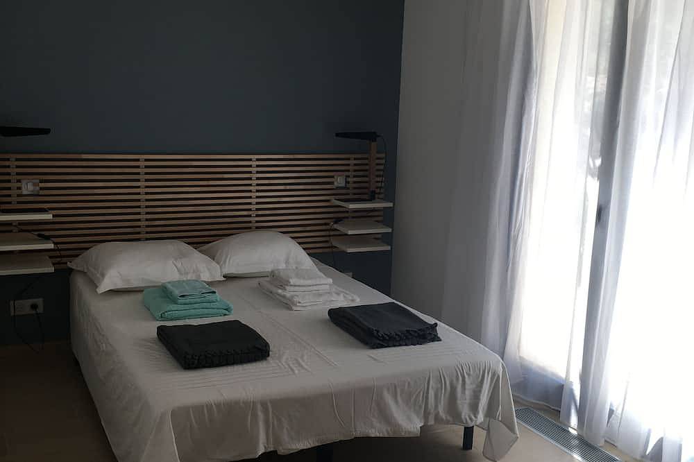 Casa Catalina nuova villa con aria condizionata cuore villaggio giardino piscina mare e montagna in Calenzana, Calvi e dintorni
