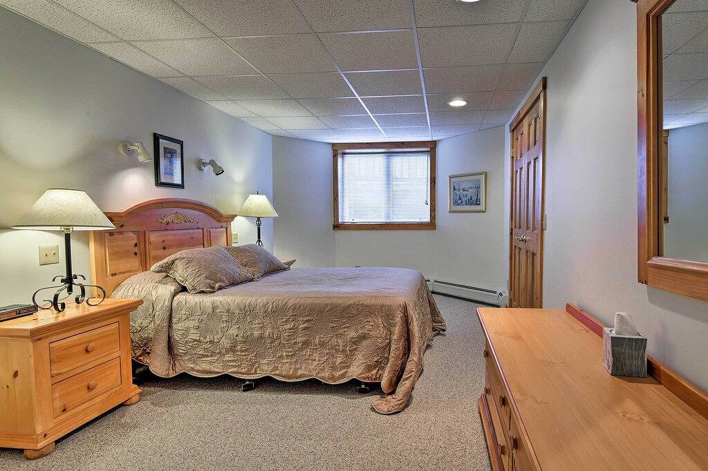 Ganze Wohnung, Ski-In / Ski-Out Resort Eigentumswohnung mit Deck am Jay Peak! in Jay Peak