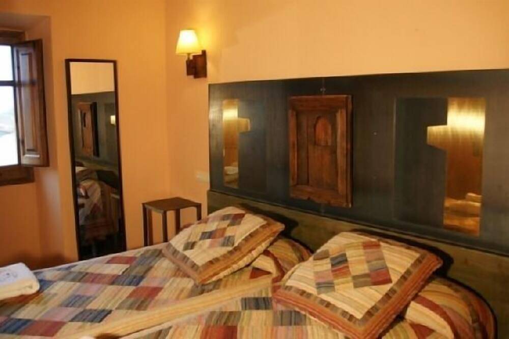 Casas Rurales La Salada für 8 personen in Lladurs, Lleida Provinz