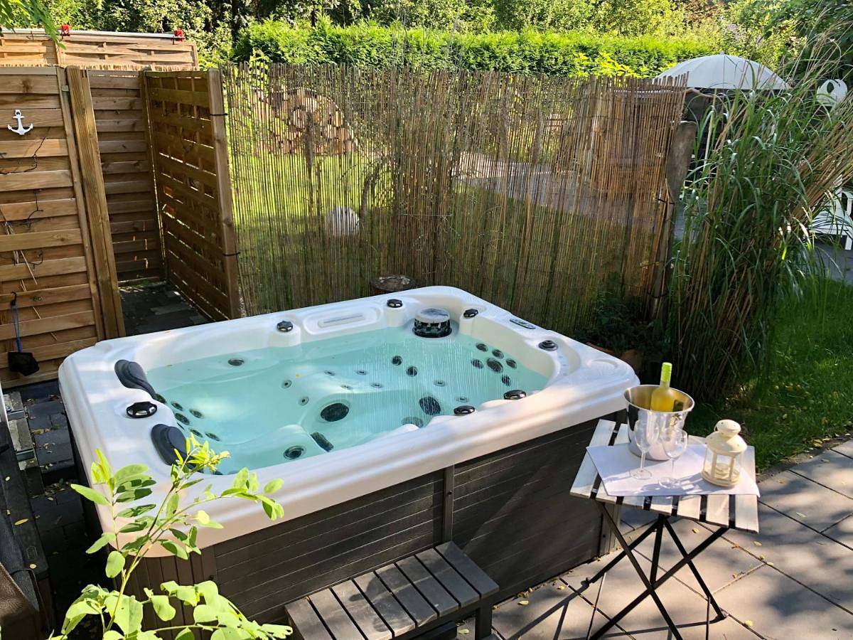 Gartenloft mit Outdoor Whirlpool und Garten in Petershagen/Eggersdorf, Märkische Schweiz-Oderland