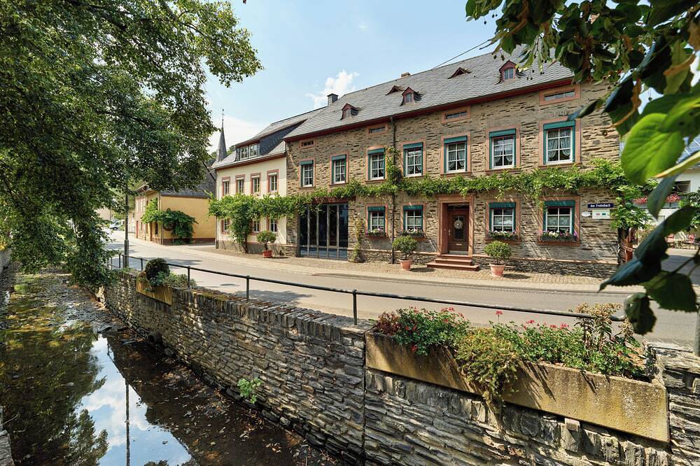 **** Ferienhaus 'altes Bauernhaus' in Burgen (bei Bernkastel-Kues), Bernkastel-Kues & Umgebung