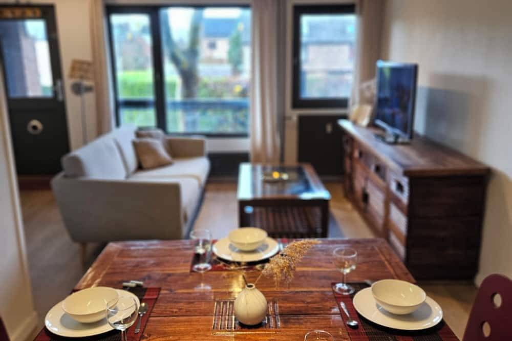 Apartamento entero, Cosy 2-bedroom appt in city center .Fully equipped kitchen. Private parking  in Louvain-la-Neuve, Ottignies-Louvain-la-Neuve
