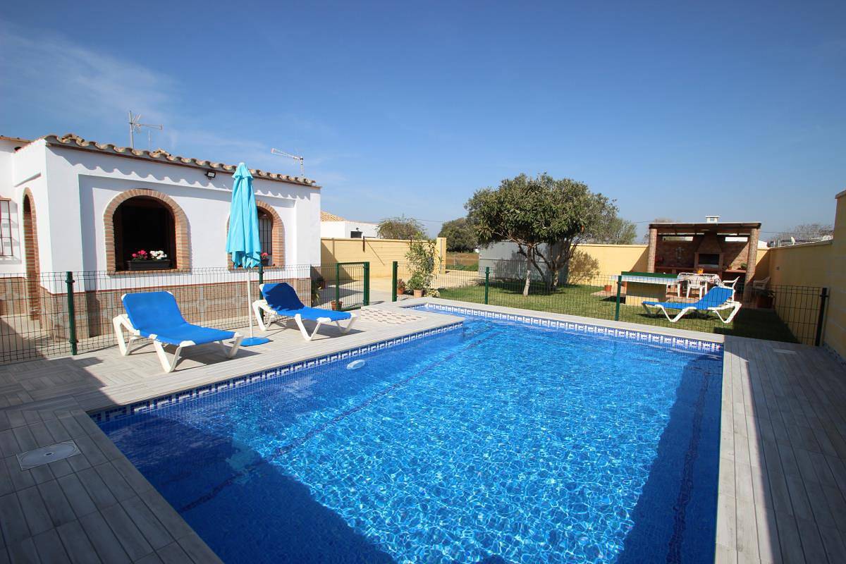  Neues, familienfreundliches Ferienhaus mit privatem, kindersicheren Pool und schцnem Garten,  mit toller Barbecue-Terrasse und kostenlosem Internet - Casa Melli -  in Conil de la Frontera, Costa de la Luz